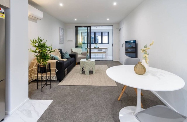 Style meets comfort 2 Bed CHCH CBD