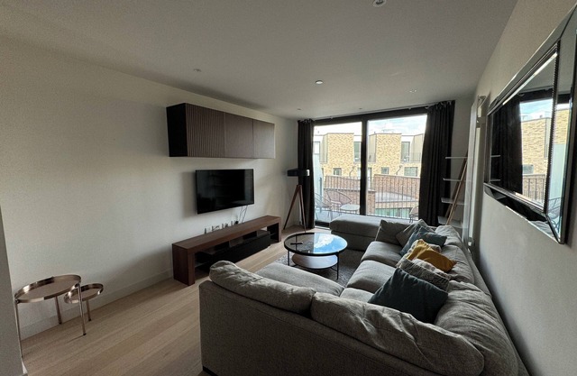 Stylish 1 bed apartment, 8 minutes walk to Excel