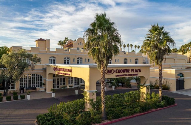 Stylish 1 King Room at Crowne Plaza Phoenix! | Free Parking and Gym Access!