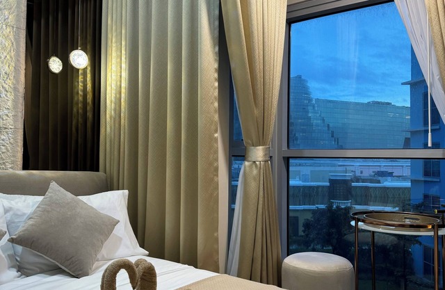 Stylish 1BR Near Airport Facing the Bay - 9d
