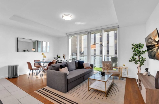 Stylish 1BR Retreat + Gym Near Downtown Tulsa