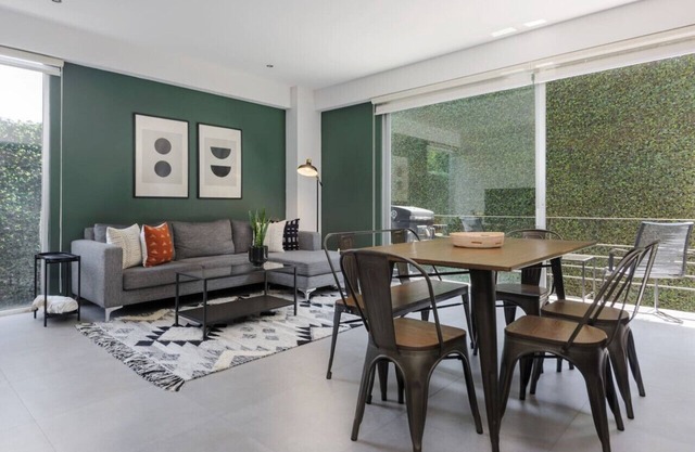 Stylish 2-Bdr Haven with Relaxing Balcony