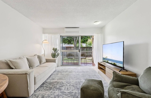 Stylish 2-Bed Ground-Floor Apartment in New Farm