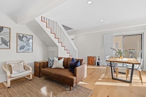 Stylish 2-Bed Home Steps from Henley Beach