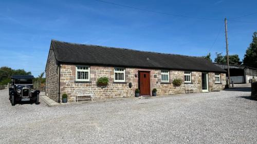 Stylish 2 Bed Peak District Cottage Barn Near Alton Towers, Polar Bears, Chatsworth House