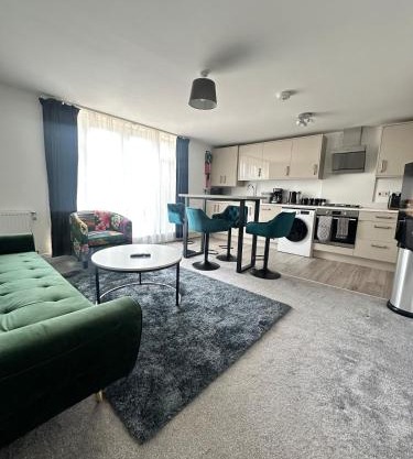 Stylish 2 Bed Room 2 Bath Apartment Free Parking