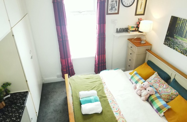 Stylish 2 Bed Room Apartment 3 sleep free wIFI & p