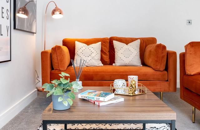 Stylish 2 bed town centre apartment with private parking
