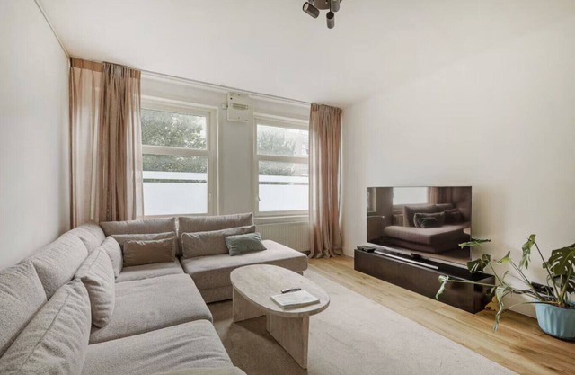 Stylish 2-Bedroom Apartment with Balcony in Trendy Amsterdam-Zuid