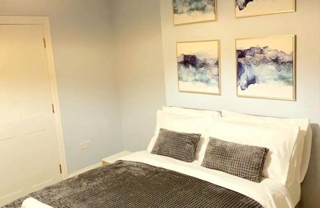 Stylish 2 Bedroom Apartment 3 mins walk to Mile End Station