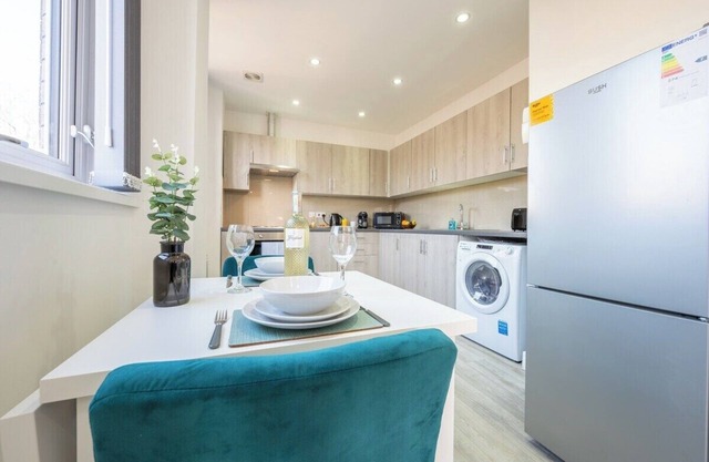 Stylish 2 Bedroom - Church View 3 by Tŷ SA