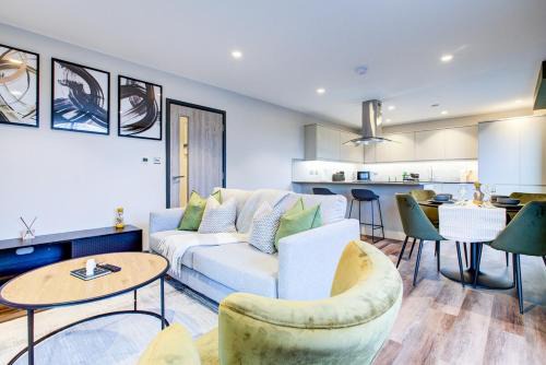 Stylish 2 bedroom London Penthouse - Bright, Airy & Private