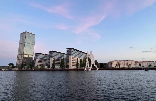 Stylish 2-Room Apartment with Balcony in Berlin Center near to East Side Gallery