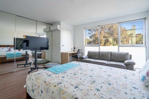 Stylish 2BR Brunswick Home