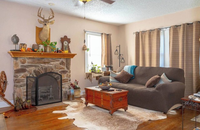 Stylish 2BR Cottage | Patio Views + Near Wineries