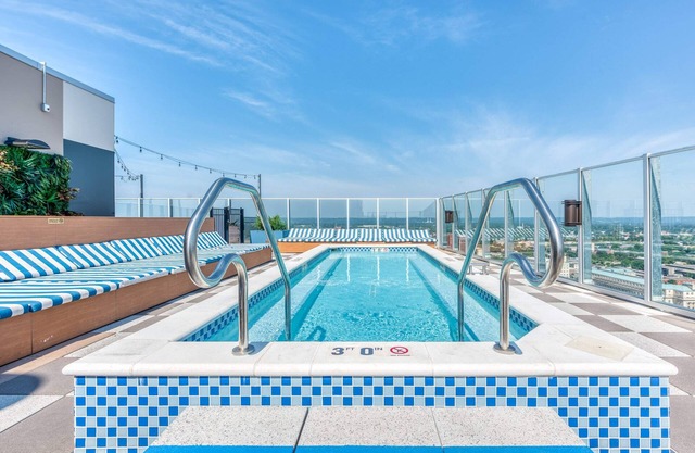 Stylish 2BR CozySuites w/skypool, gym! 34