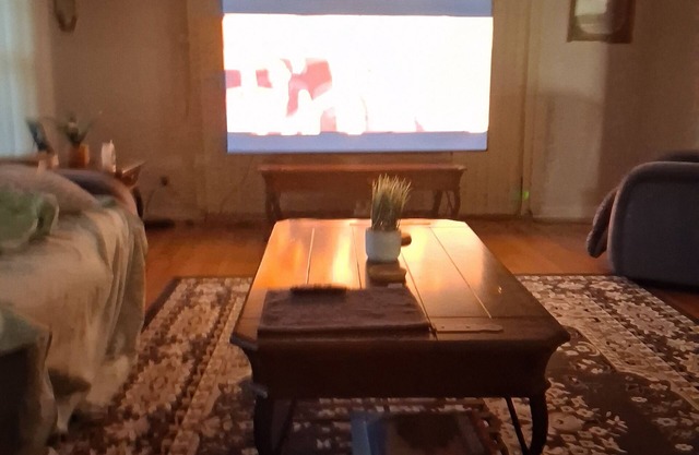 Stylish 2BR Florida Home w/85" LG OLED & 75" TVs + 3 Total Screens!