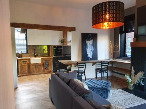 Stylish 2BR Stay with Hot Tub & Private Garden