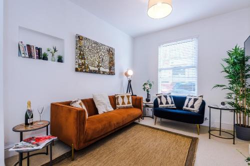 Stylish 3-Bed City Centre Home in Chester by 53 Degrees Property, Ideal for Groups, Private Parking!
