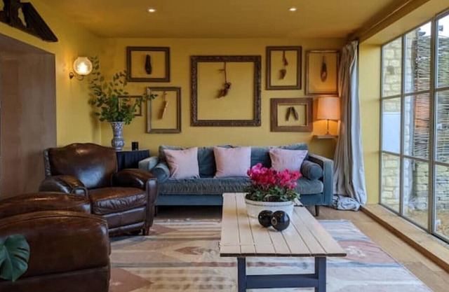 Stylish 3 bed Cotswold Cottage With Stunning Views and Country Walks