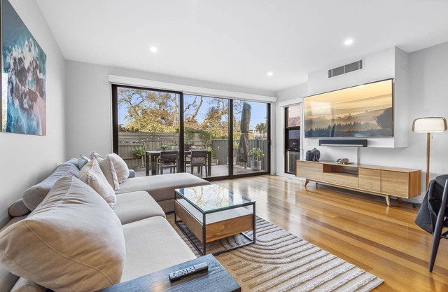 Stylish 3-Bed Thornbury Stay with Outdoor Lounge