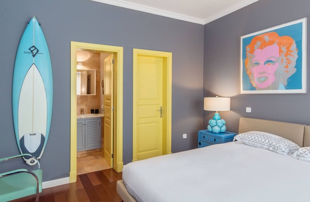STYLISH 3 BEDROOM APARTMENT FEW STEPS FROM THE PAINTING EL CHARCO
