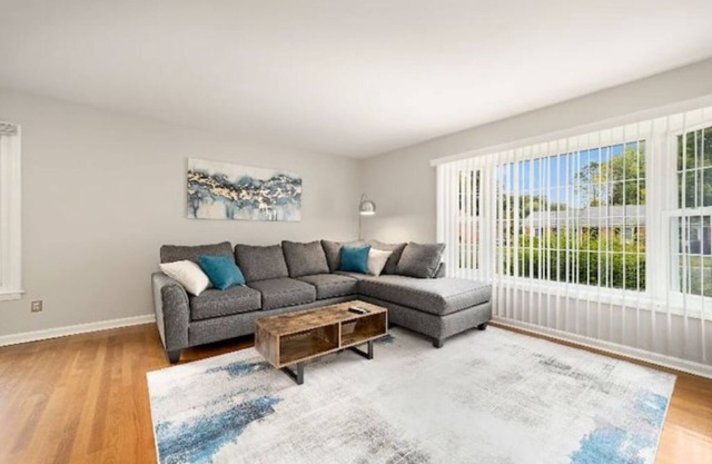 Stylish 3 BR Near Uptown CLT