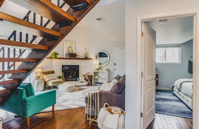 Stylish 3bdrm with Pool & Mountain Views