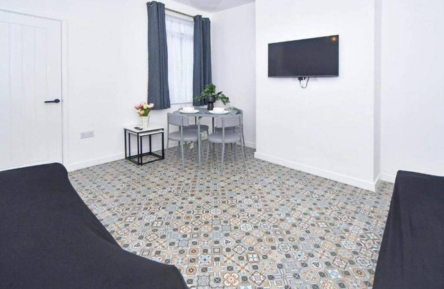 Stylish 3bedroom near Stoke-on-Trent hospital