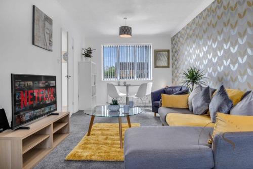 Stylish 3BR Home - Beautiful Garden - Parking