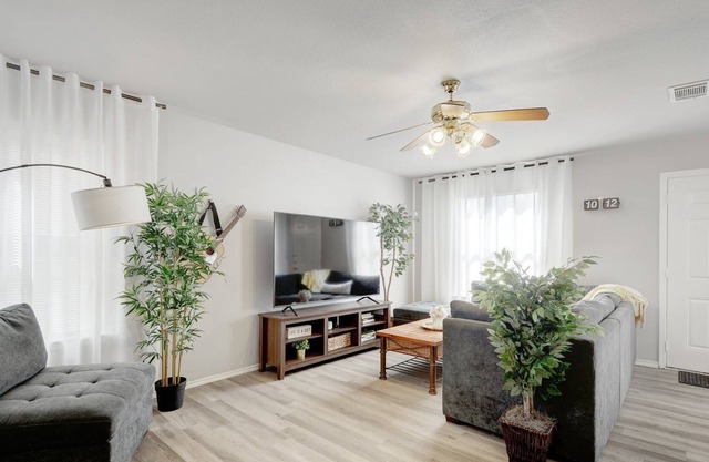 Stylish 3BR House with Tesla charger near Tesla HQ