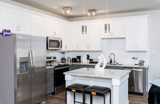 Stylish 3BR Houston Home Near NRG Downtown Medical Center Private Backyard