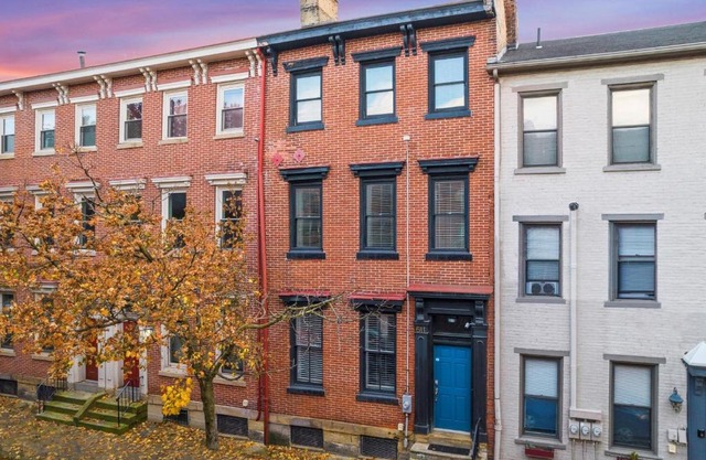 Stylish 4 Bedroom Loft Home, North Shore, City Skyline View Close to NHL, NFL