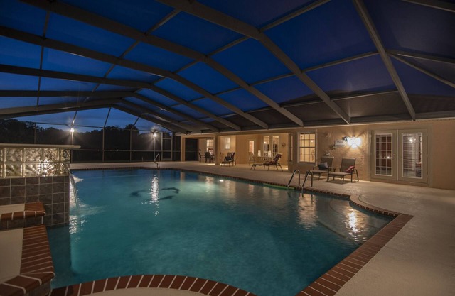 Stylish 4-bedroom Villa with Heated Pool