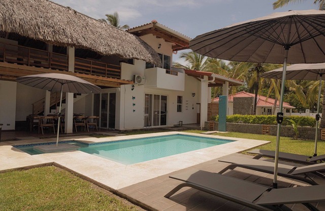 Stylish 4BR Amatecampo Beach Getaway -Perfect for Families and Special moments