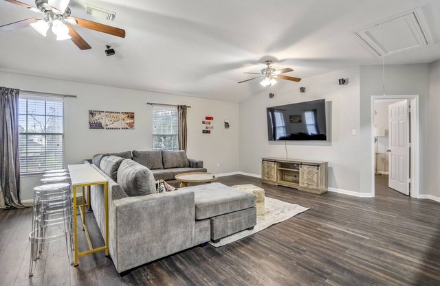 Stylish 8-Guest Getaway with Fire Pit & Modern Comforts