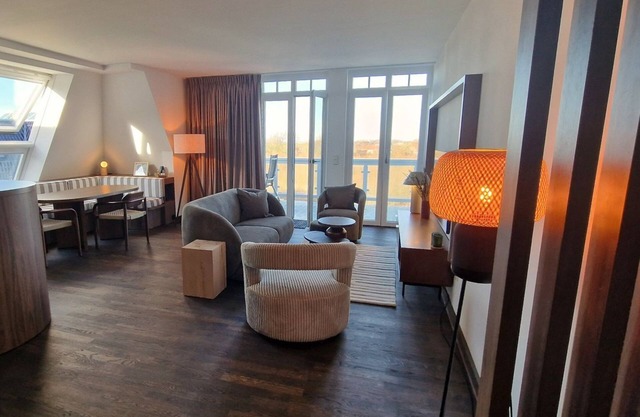 Stylish and spacious penthouse vacation apartment with sauna and North Sea view -