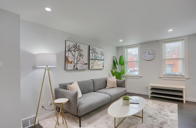Stylish and Central 3BD Home Pittsburgh North Side