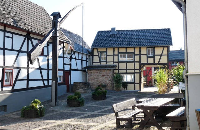 stylish and cozy living in Tudor style house right in the historic Ziehbrunnen