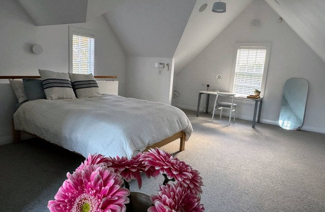 Stylish and comfortable Studio loft - ideal for an easy Auckland getaway.