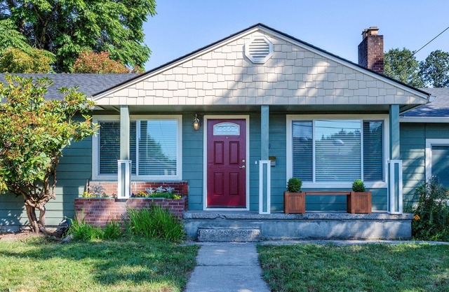 Stylish and Modern craftsman bungalow home