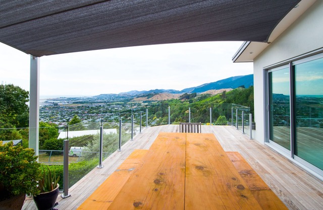 STYLISH AND MODERN HOME with Captivating Views