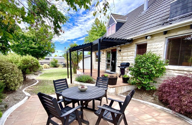Stylish and sunny cottage in Cromwell