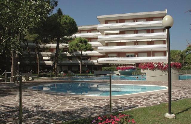 Stylish apartment with pool access by Beahost Rentals