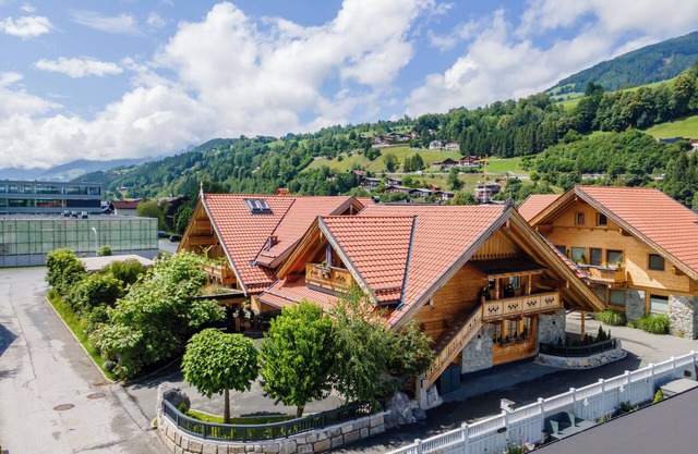 Stylish apartment, central, near the ski bus
