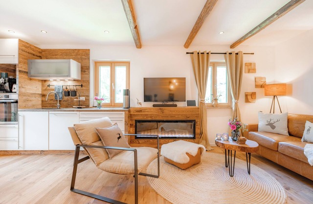 Stylish Apartment for 2 Adults + 2 Kids: Sauna, Whirlpool & Mountain Comfort