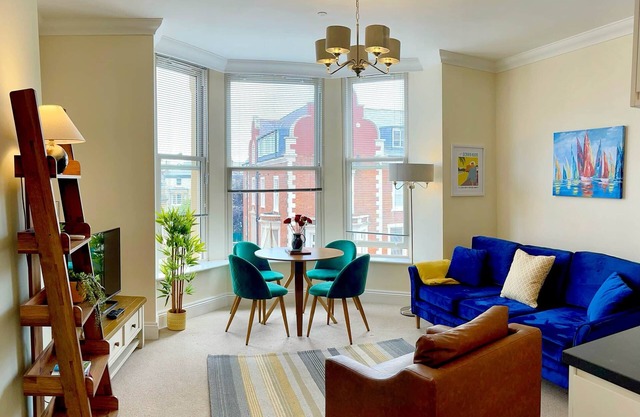 Stylish Apartment with views, lift and parking