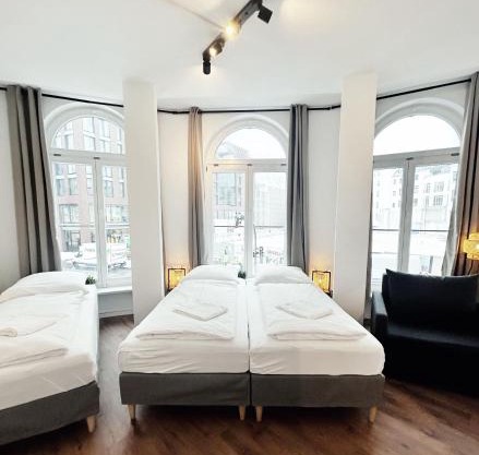 Stylish Apartment near Binnenalster for up to 8 Guests
