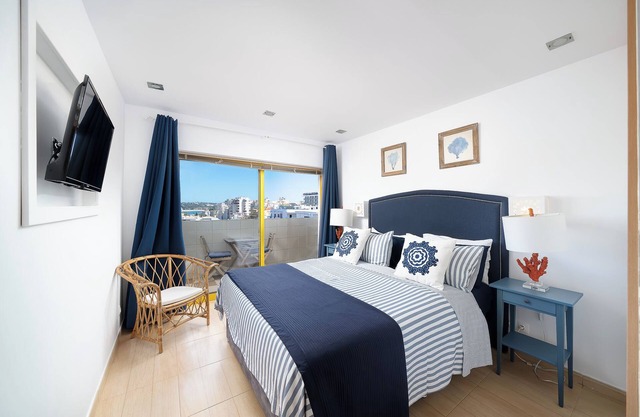 Stylish Apartment with a view and beach