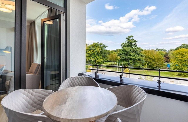Stylish apartment with loggia, right next to the park and only 300 meters to the Baltic Sea -